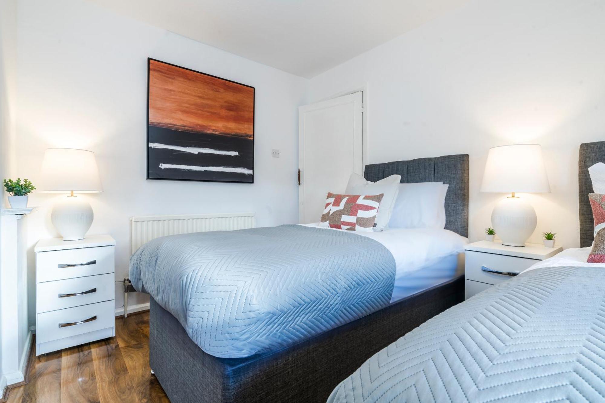 Holiday home 3 Bdr House In Kingston Upon Thames, London Waterloo In 30 Mins Kingston upon Thames (Greater London)