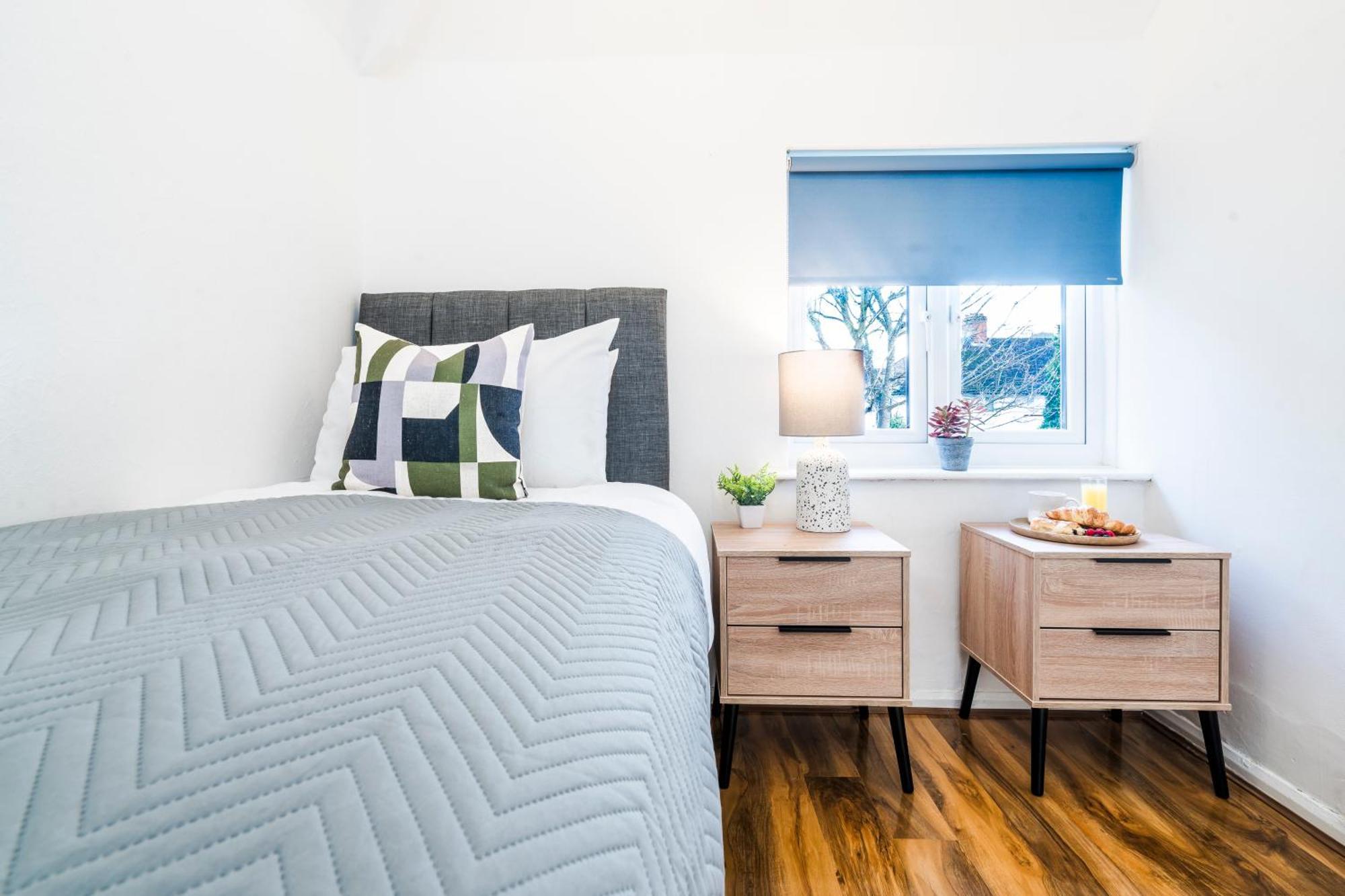 Holiday home 3 Bdr House In Kingston Upon Thames, London Waterloo In 30 Mins