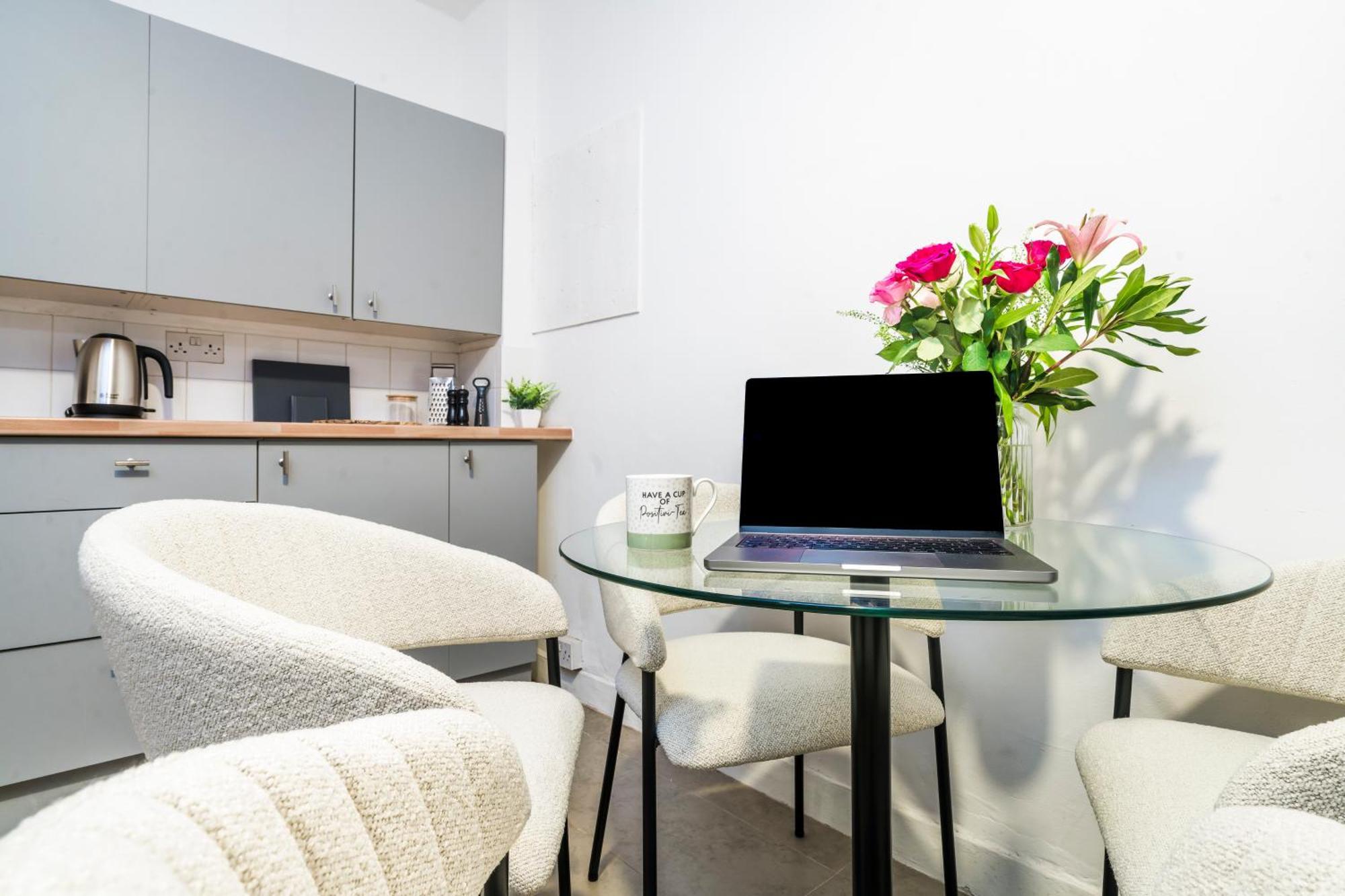 Holiday home 3 Bdr House In Kingston Upon Thames, London Waterloo In 30 Mins Kingston upon Thames (Greater London)