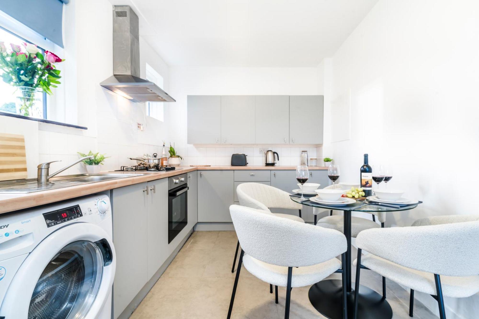 3 Bdr House In Kingston Upon Thames, London Waterloo In 30 Mins Kingston upon Thames (Greater London)
